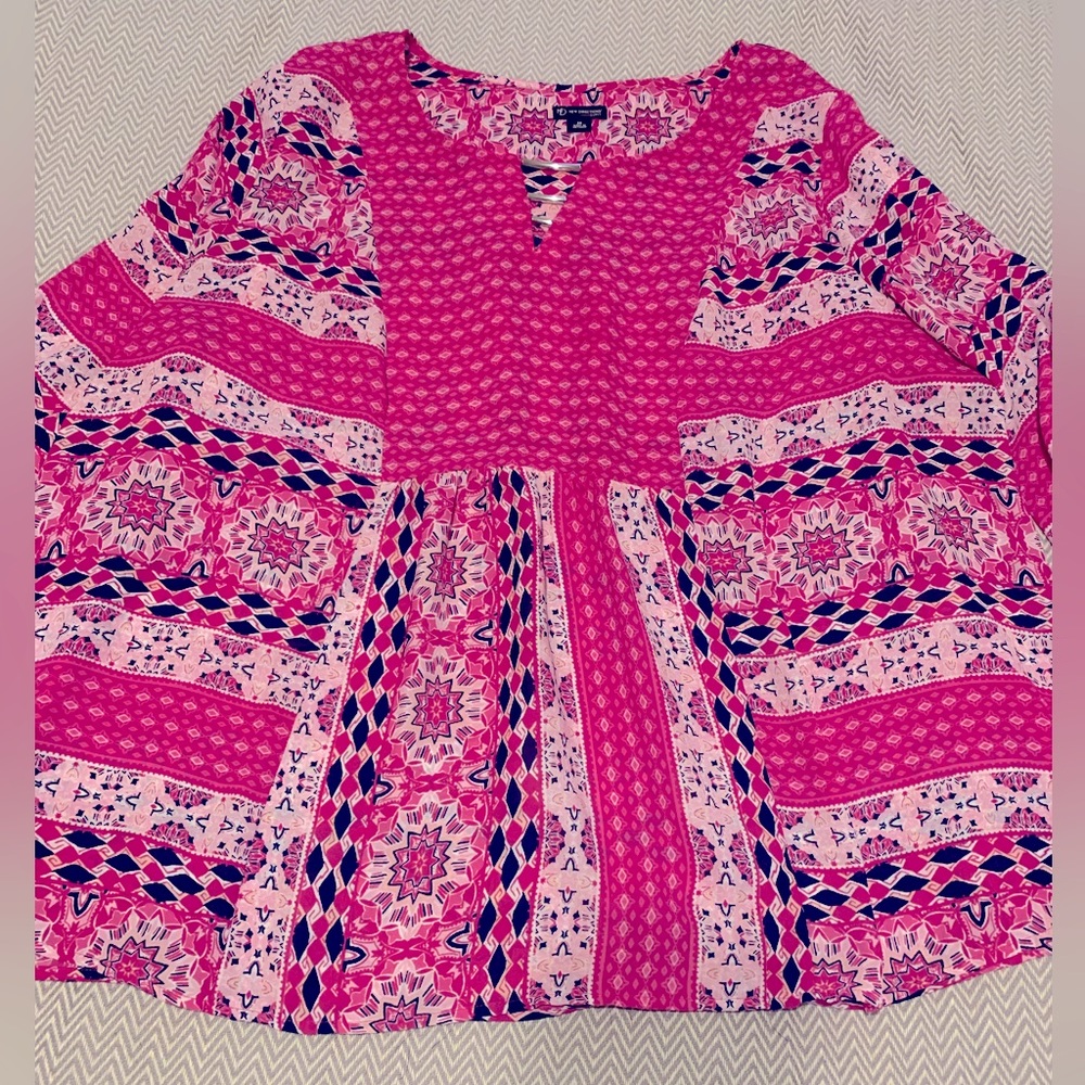 New Directions bright pink printed babydoll top with silver accents at neck. 3x.